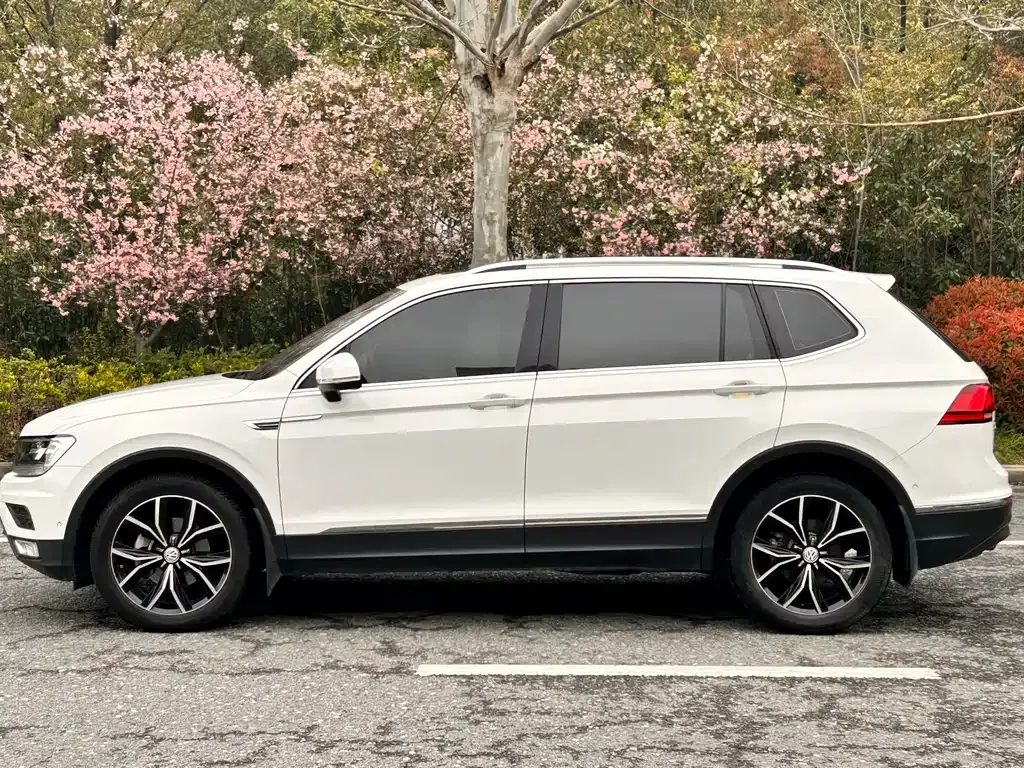 Volkswagen Tiguan L — фото 4