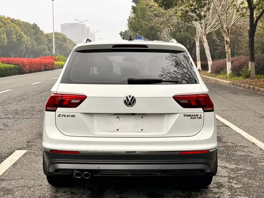 Volkswagen Tiguan L — фото 10