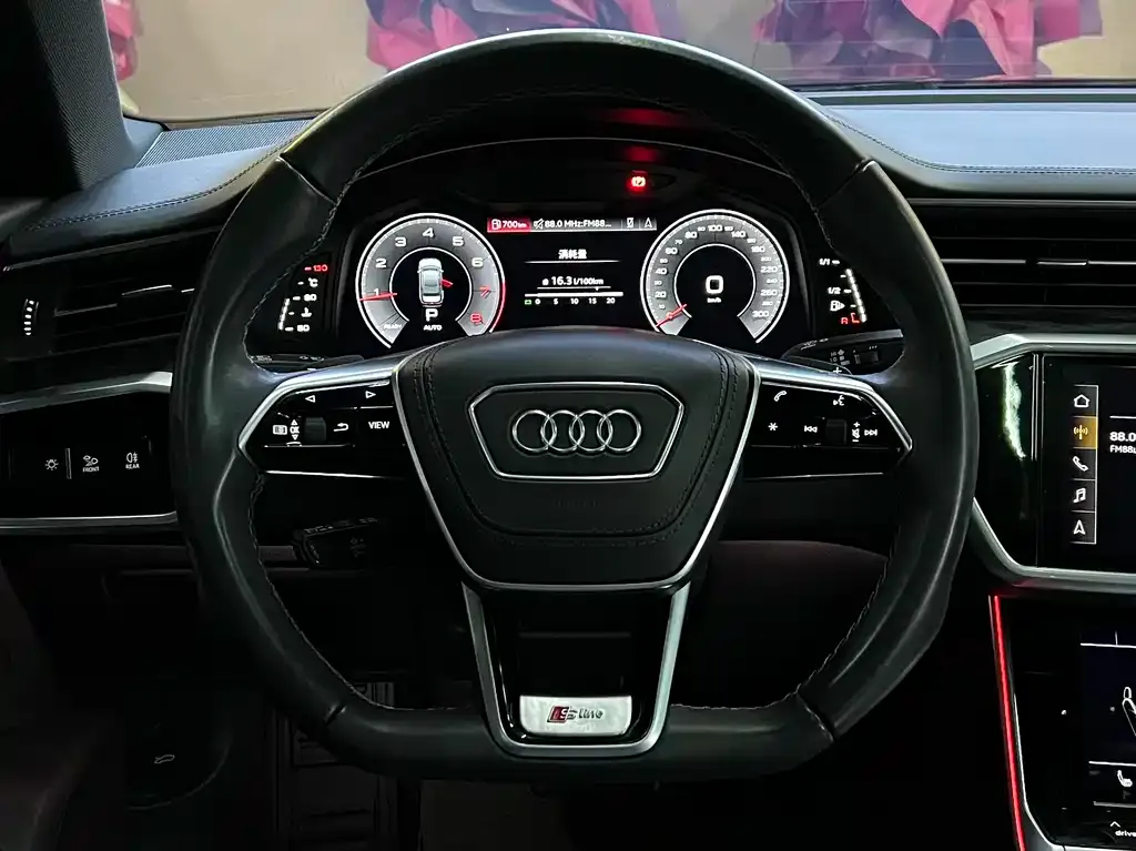 Audi A6L — фото 10