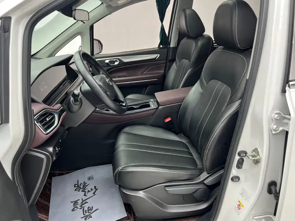 GAC Motor Trumpchi M6 — фото 10
