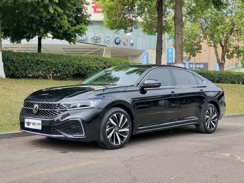 Volkswagen Passat — фото 1