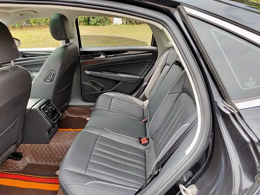 Volkswagen Passat — фото 8