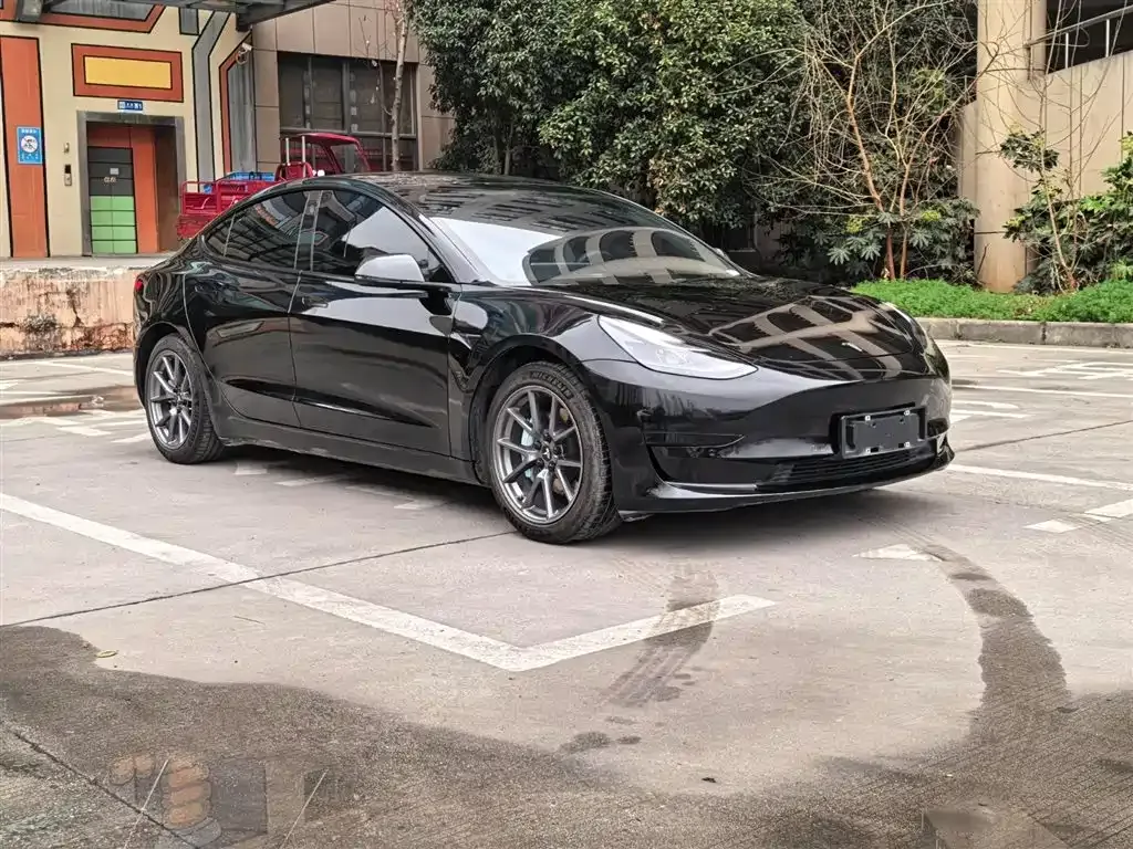 Tesla Model 3 — фото 9