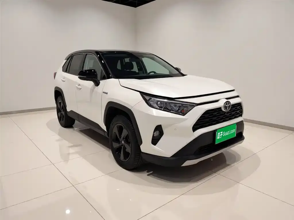 Toyota RAV4 — фото 8