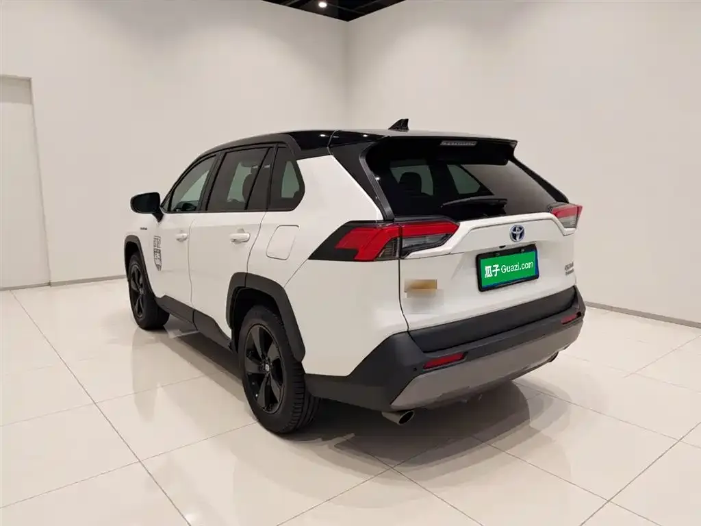 Toyota RAV4 — фото 10