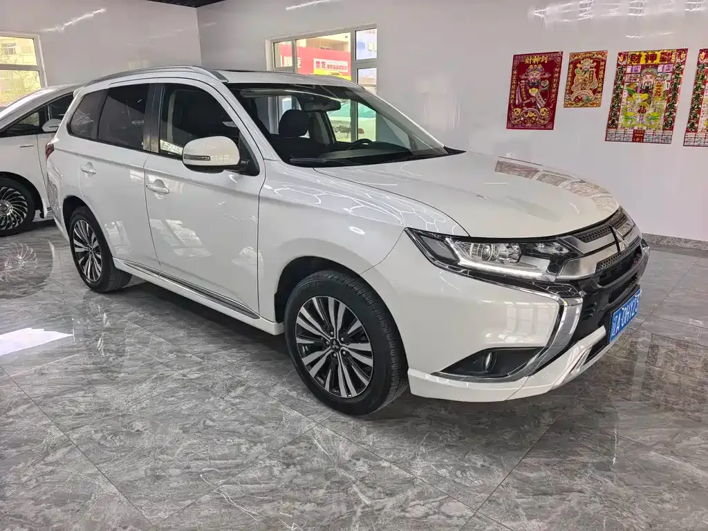 Mitsubishi Outlander — фото 5