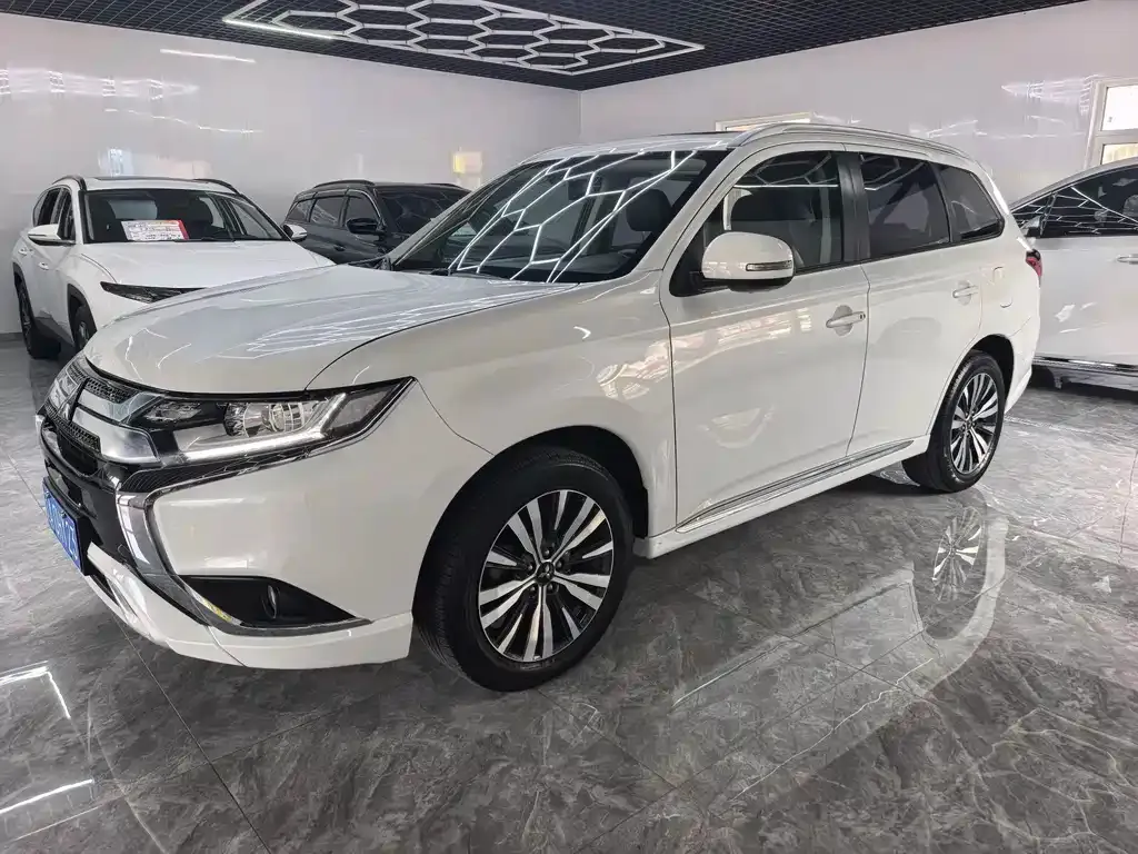 Mitsubishi Outlander — фото 3