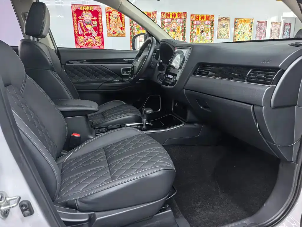 Mitsubishi Outlander — фото 2