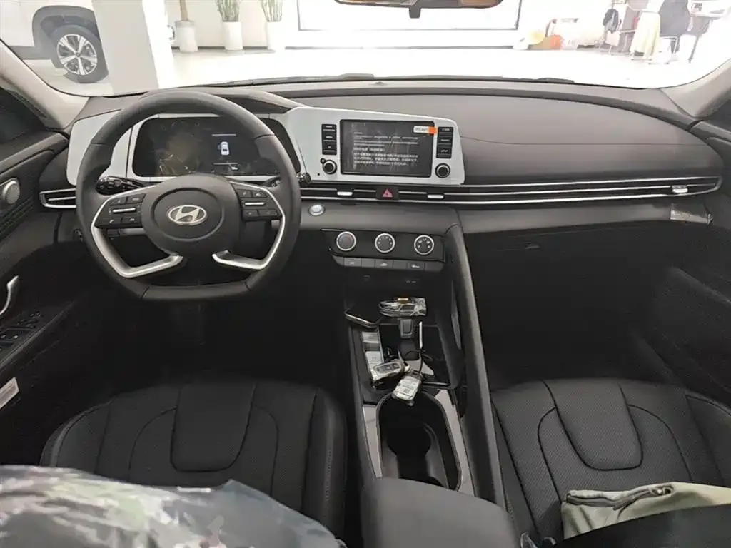 Hyundai Elantra — фото 10