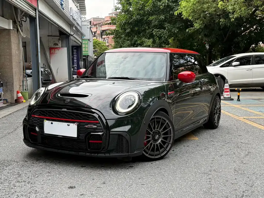 MINI JCW (John Cooper Works) — фото 1
