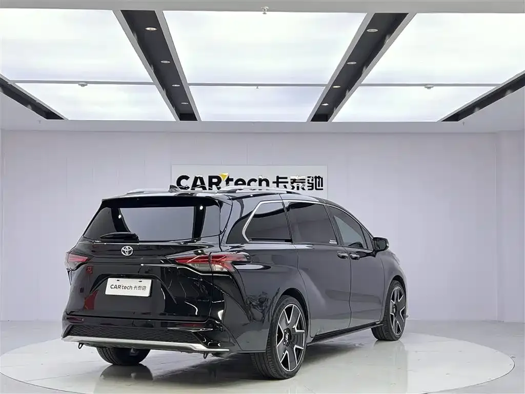 Toyota Granvia — фото 3