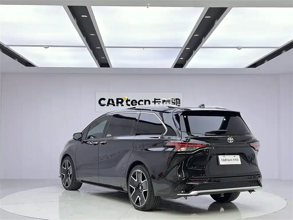 Toyota Granvia — фото 7