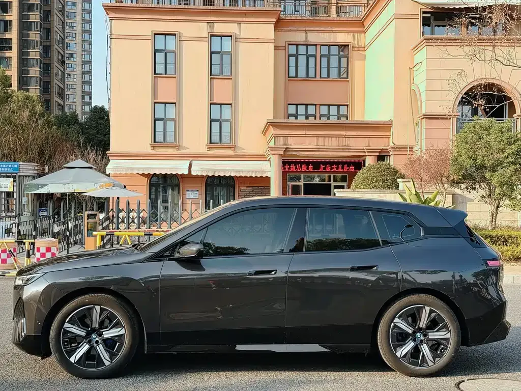 BMW iX — фото 7