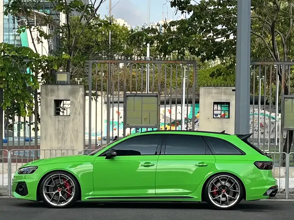 Audi RS 4 2023 из CN, фото 9