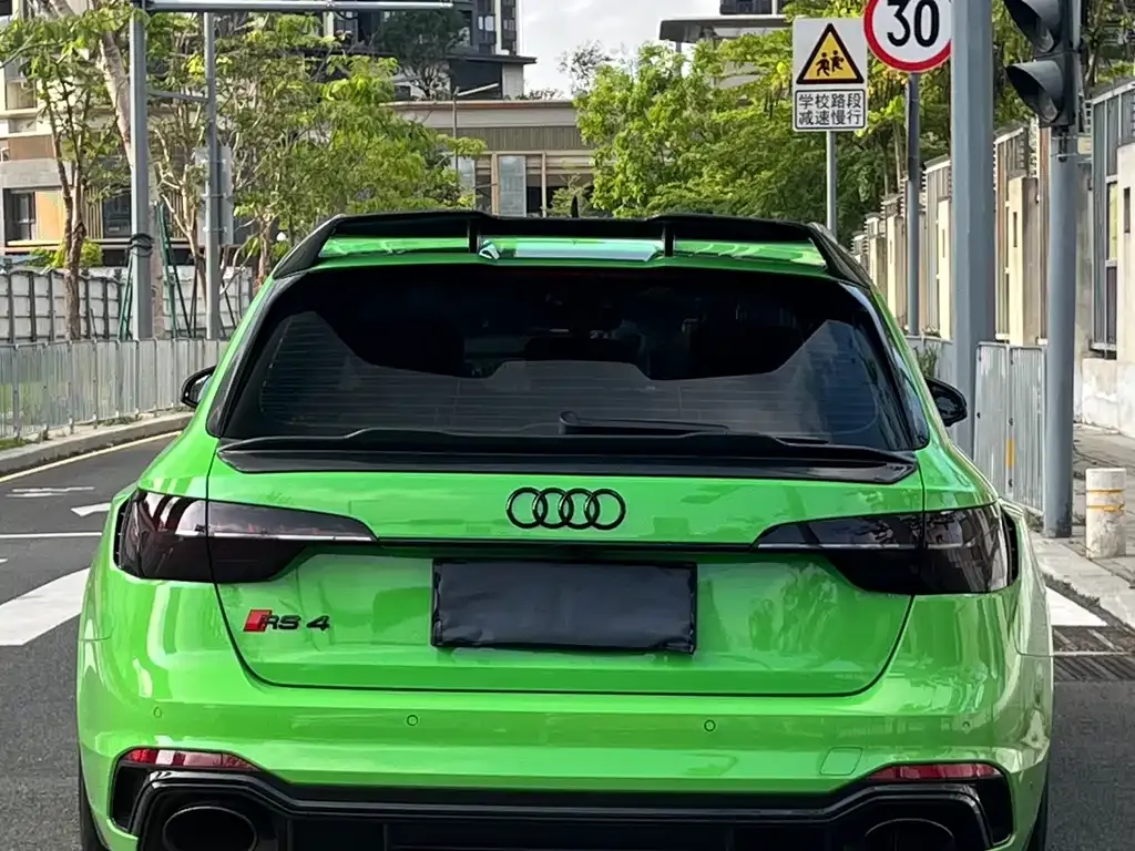 Audi RS 4 2023 из CN, фото 7