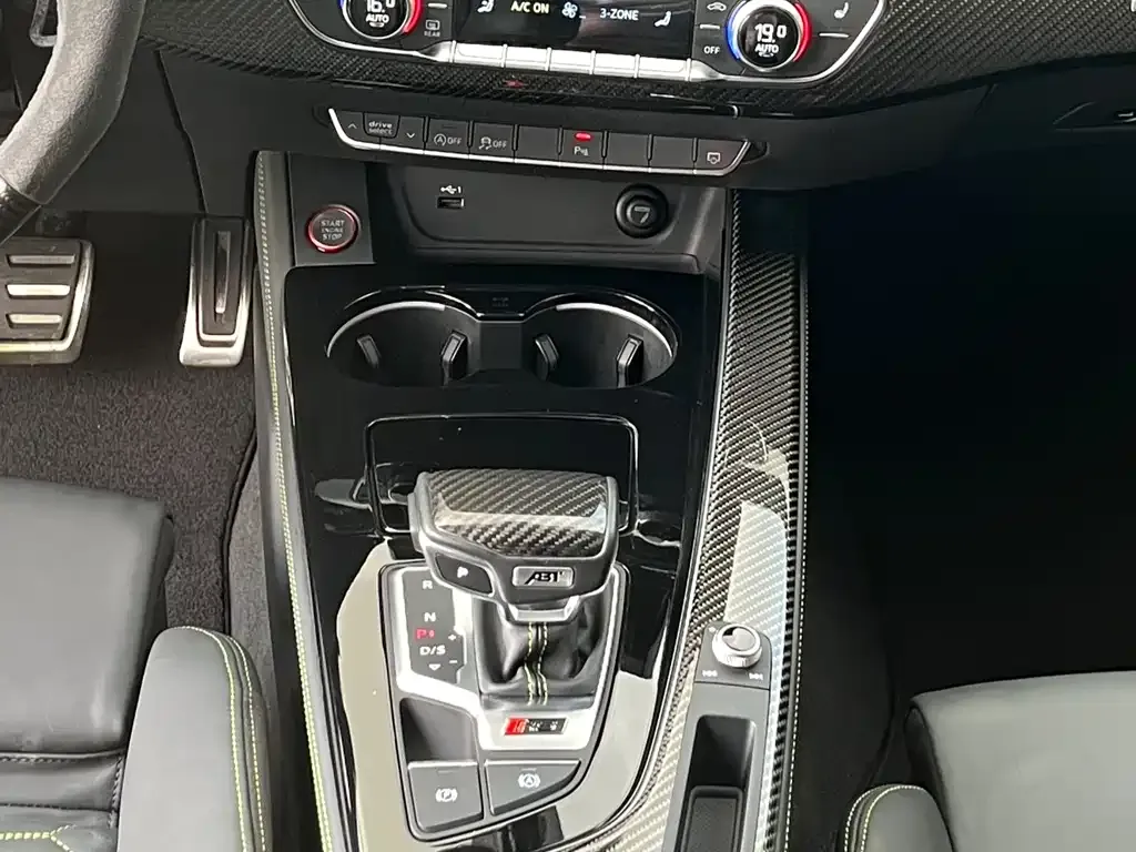 Audi RS 4 2023 из CN, фото 5