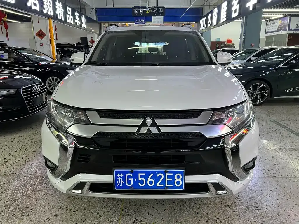 Mitsubishi Outlander — фото 8