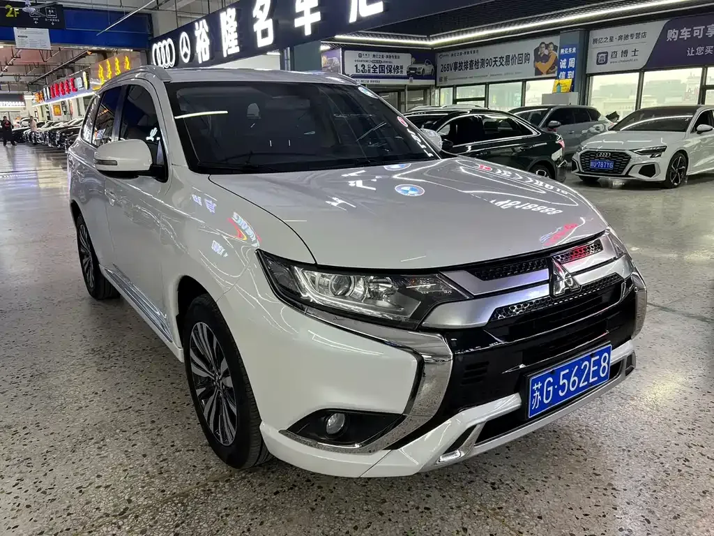 Mitsubishi Outlander — фото 9