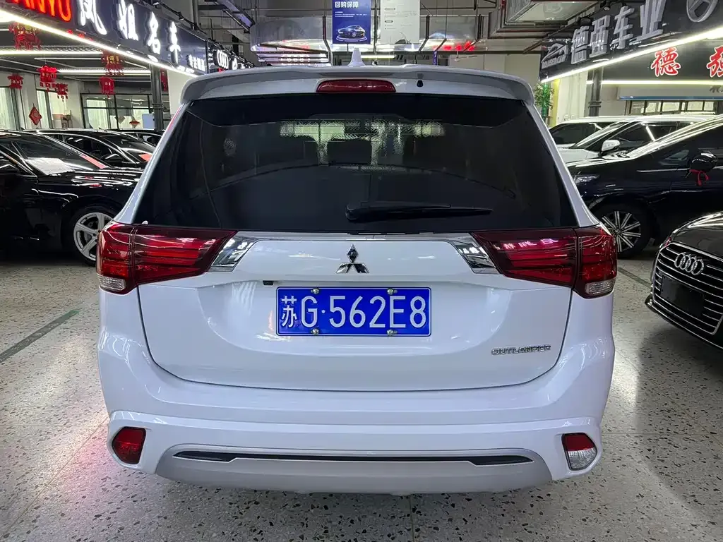 Mitsubishi Outlander — фото 7