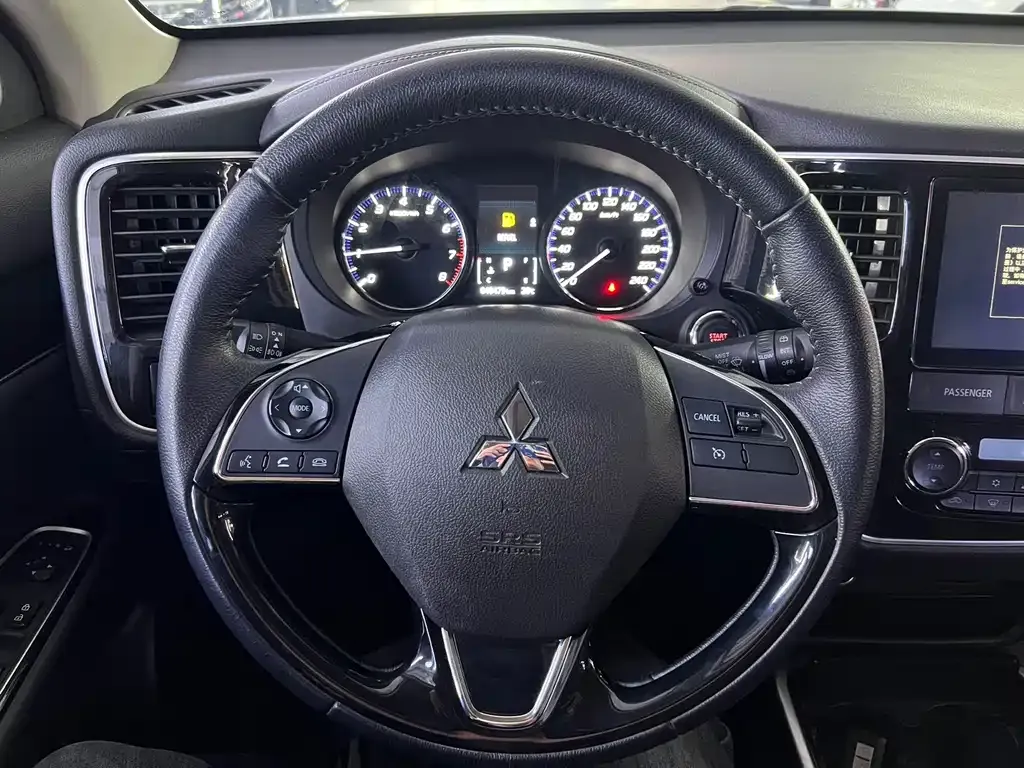 Mitsubishi Outlander — фото 2