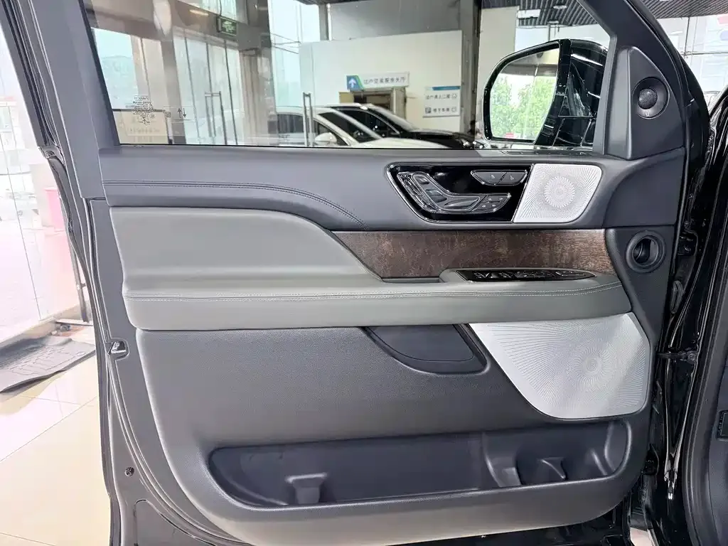 Lincoln Navigator — фото 9