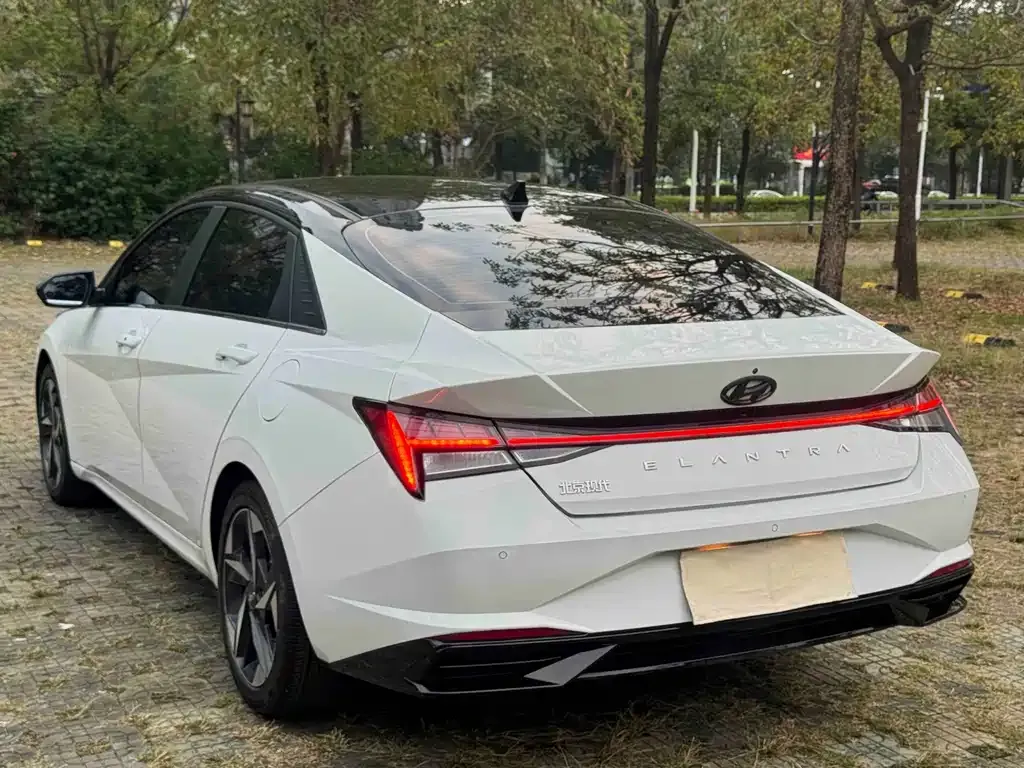 Hyundai Elantra — фото 3