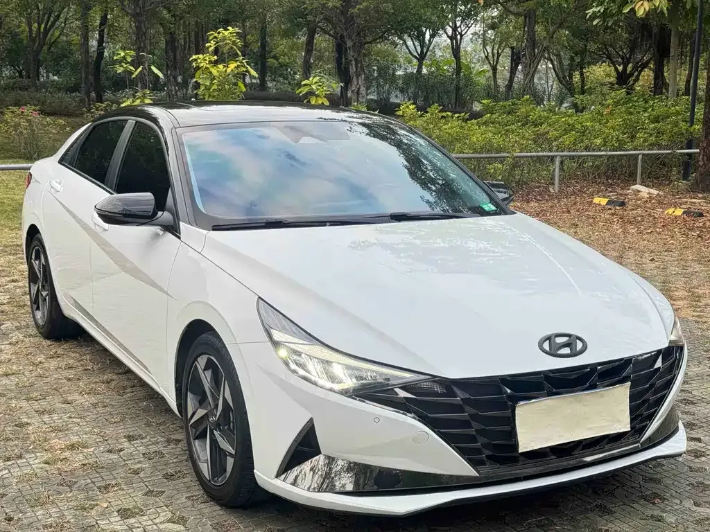 Hyundai Elantra — фото 2