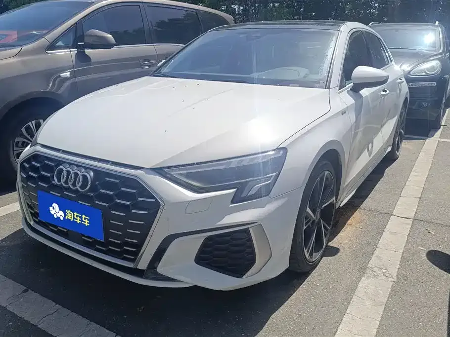 Audi A3 — фото 1