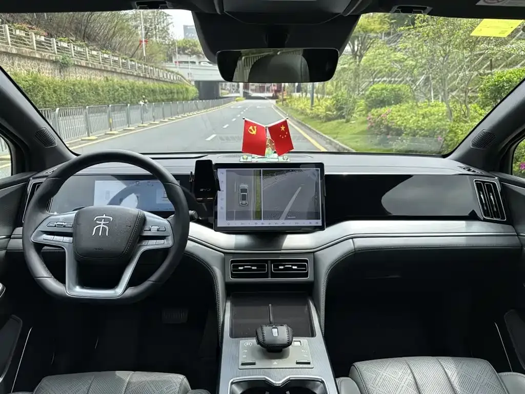 BYD L DM-i — фото 4