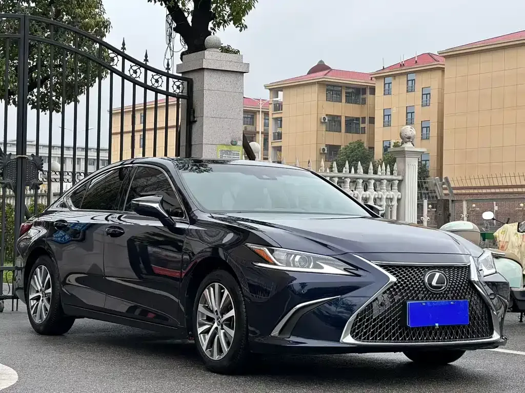 Lexus ES — фото 4