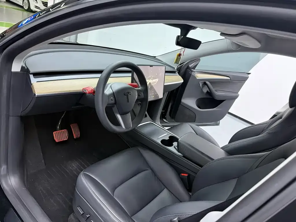 Tesla Model Y — фото 4