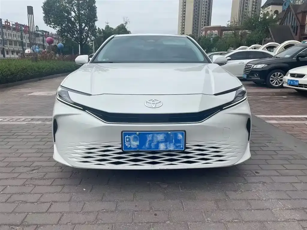 Toyota Camry — фото 8