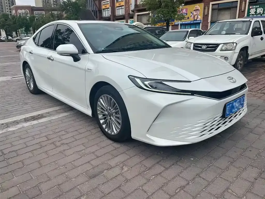 Toyota Camry — фото 7