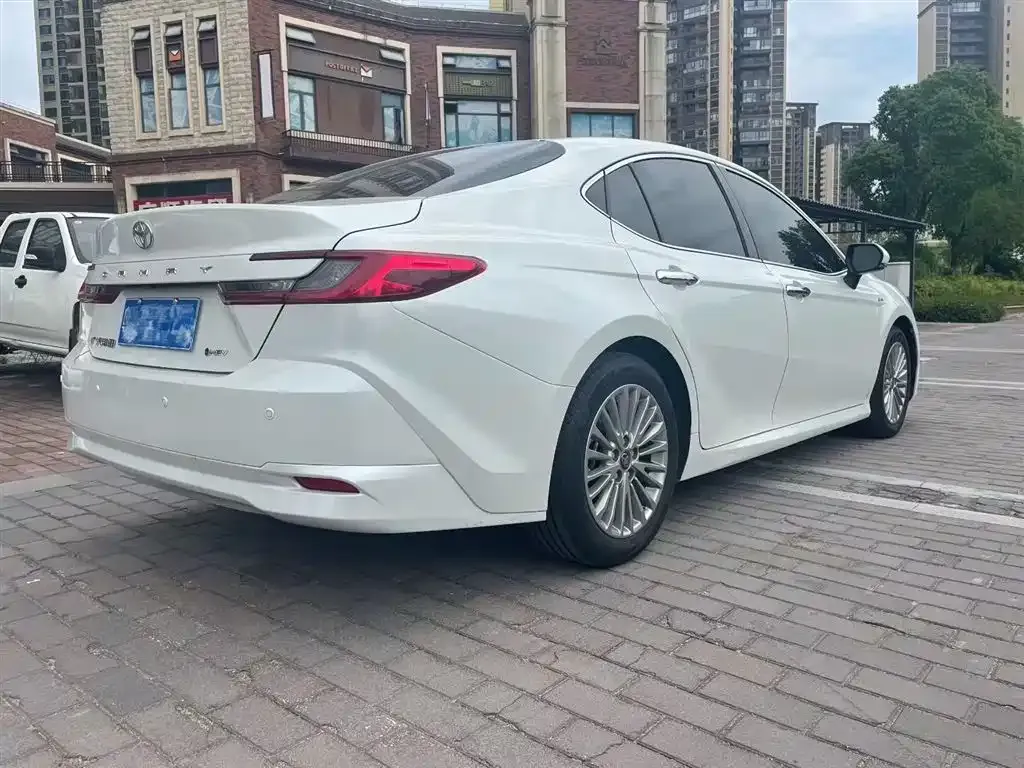 Toyota Camry — фото 5