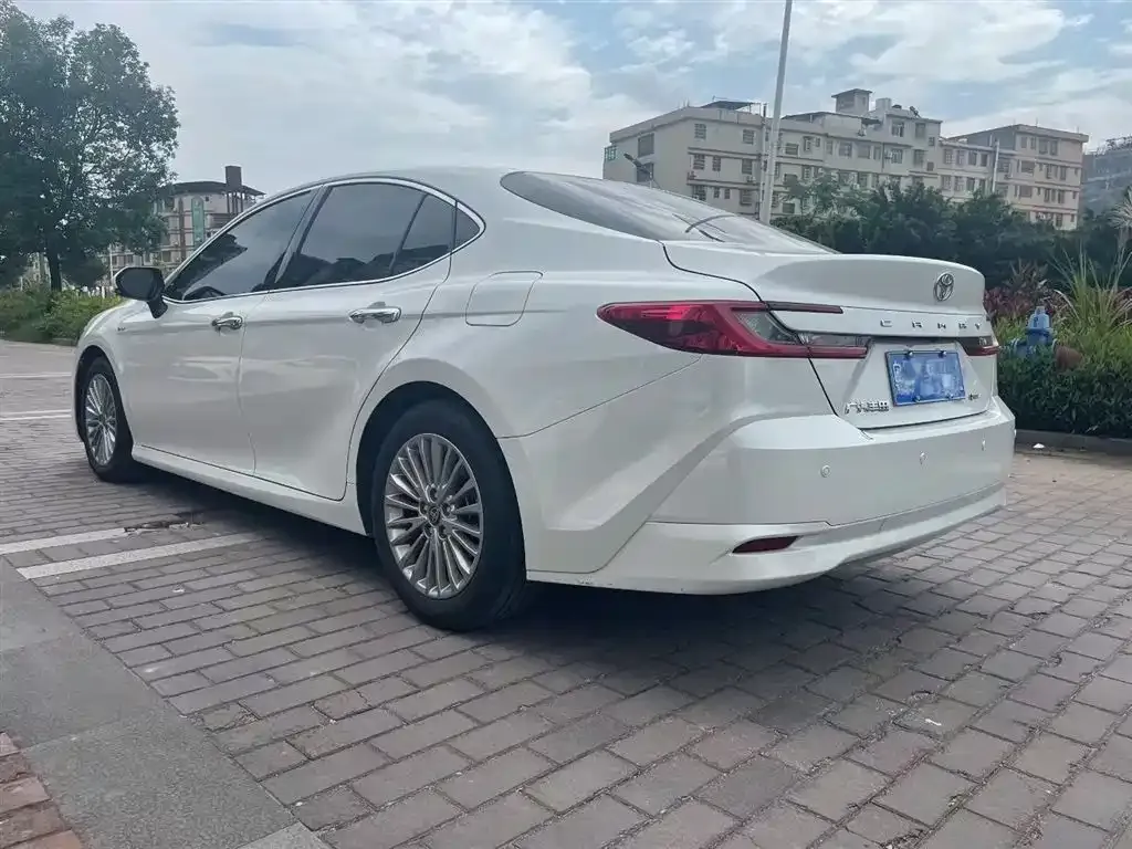 Toyota Camry — фото 6