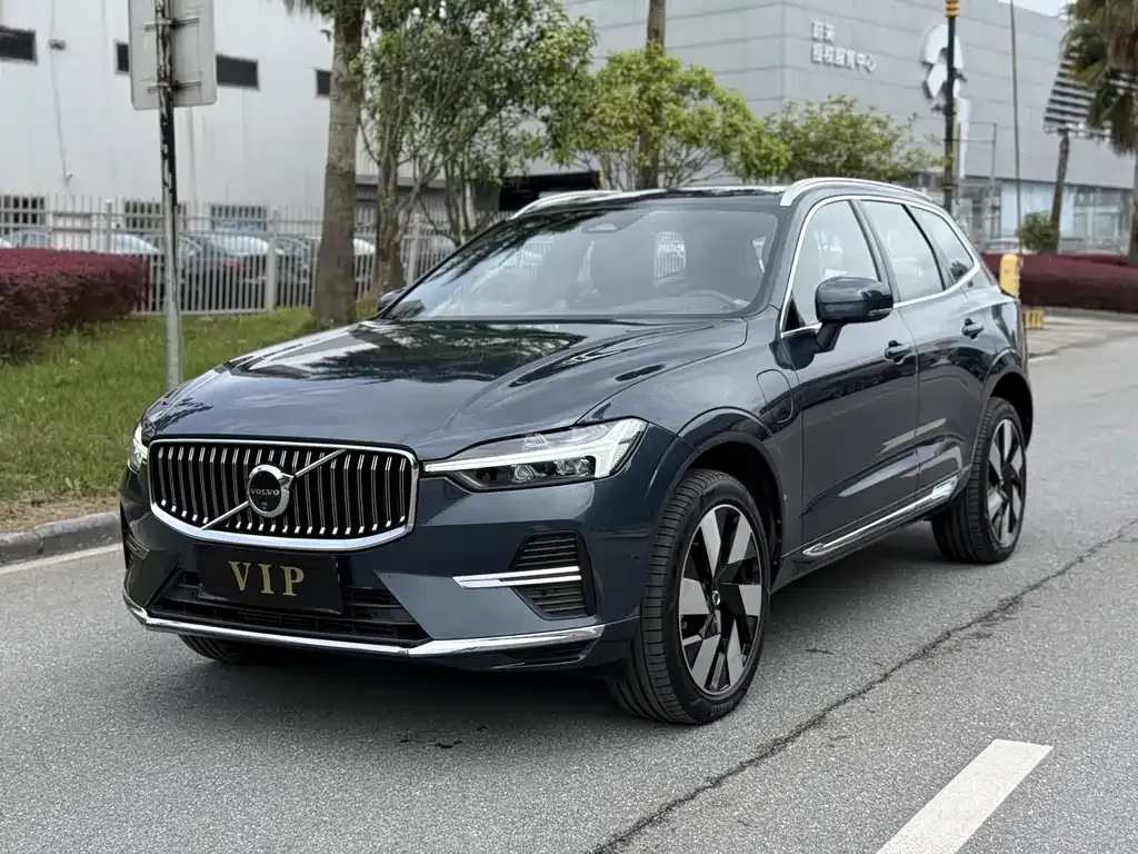 Volvo XC60 PHEV — фото 1