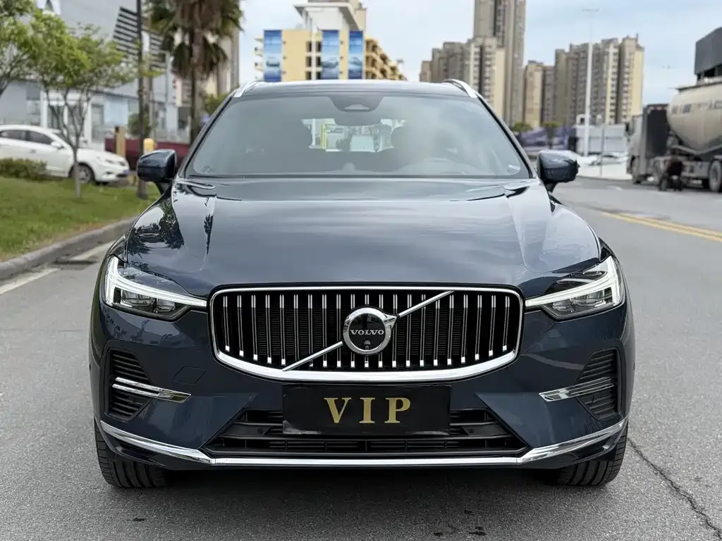 Volvo XC60 PHEV — фото 8