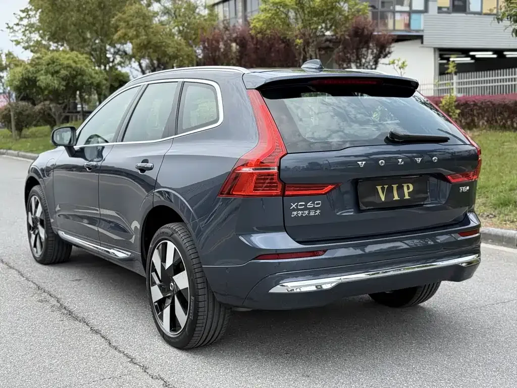 Volvo XC60 PHEV — фото 6