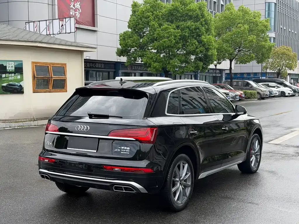 Audi Q5L — фото 6