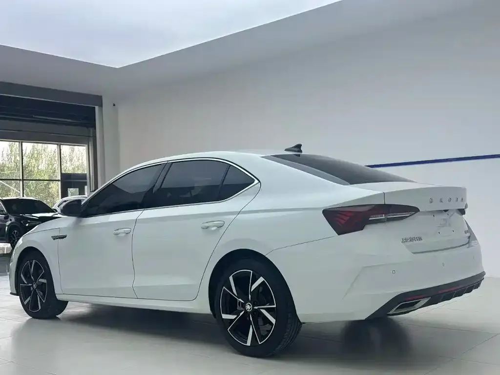 Skoda Octavia — фото 2