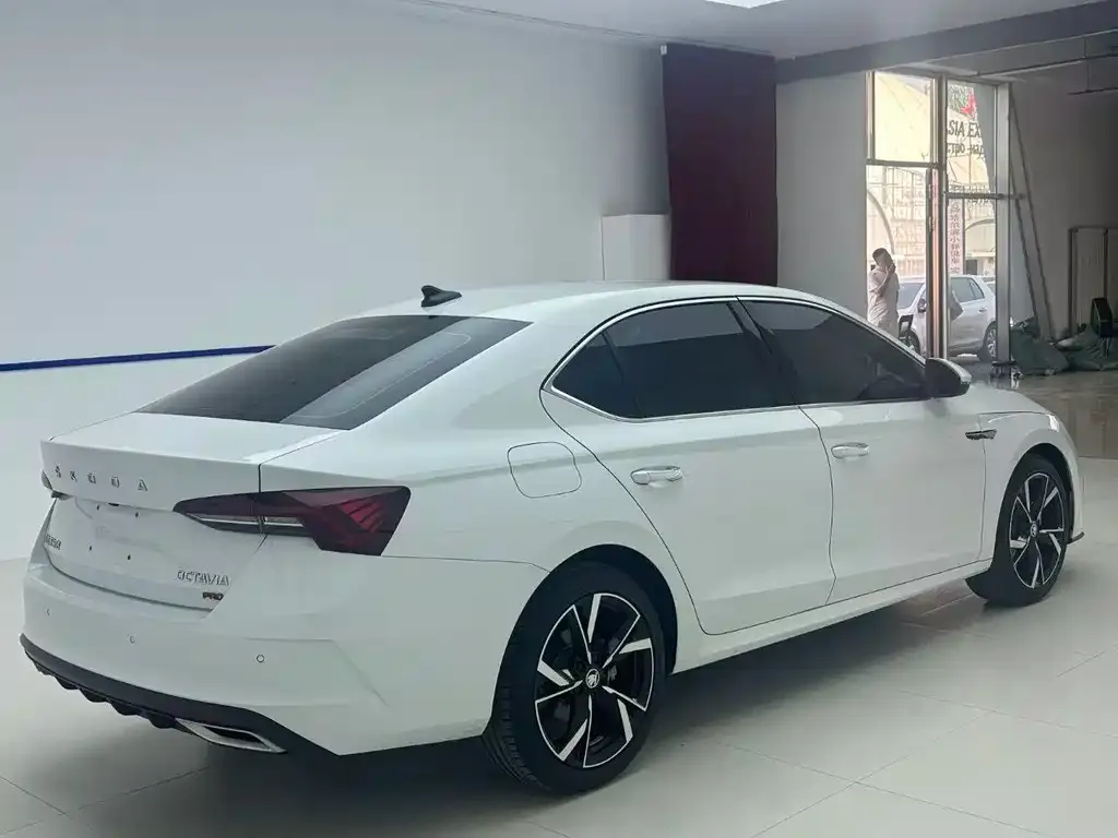 Skoda Octavia — фото 4