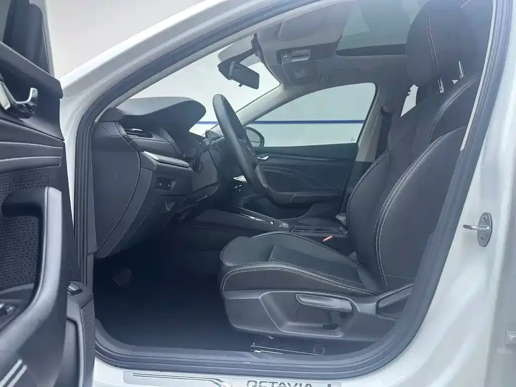 Skoda Octavia — фото 9