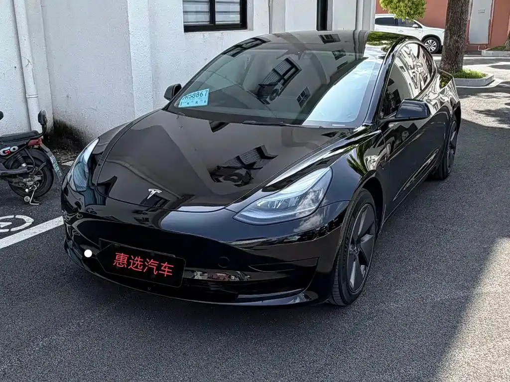 Tesla Model 3 — фото 1