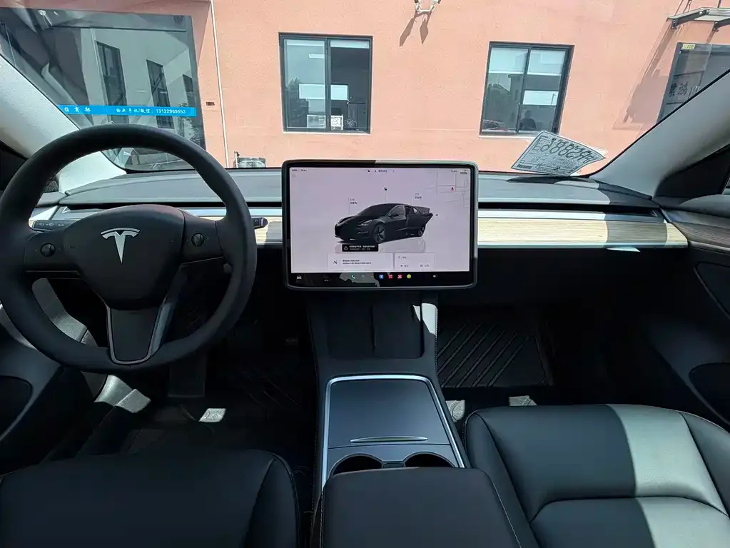 Tesla Model 3 — фото 4