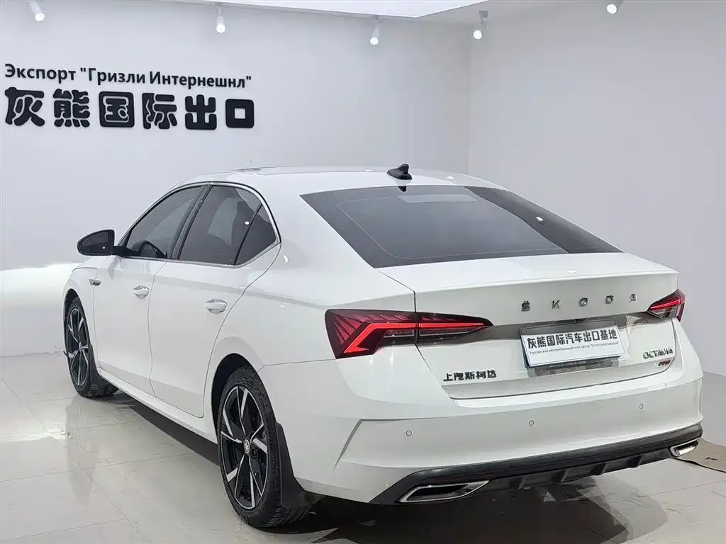 Skoda Octavia — фото 6