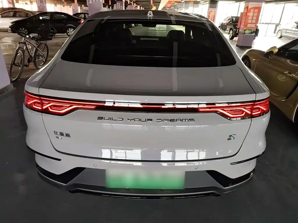BYD Han — фото 10