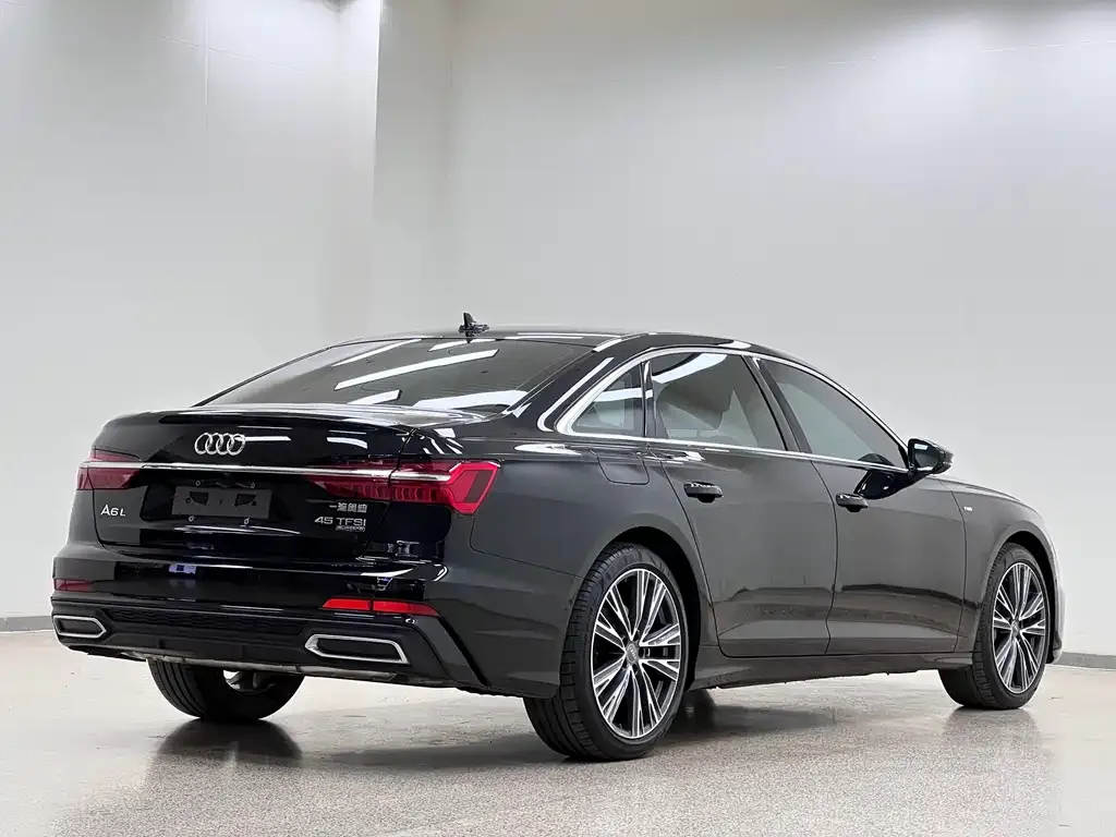 Audi A6L — фото 2