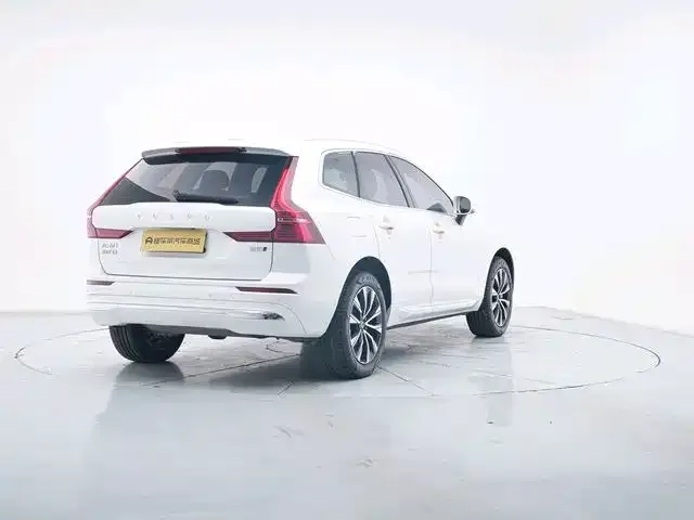 Volvo XC60 — фото 9