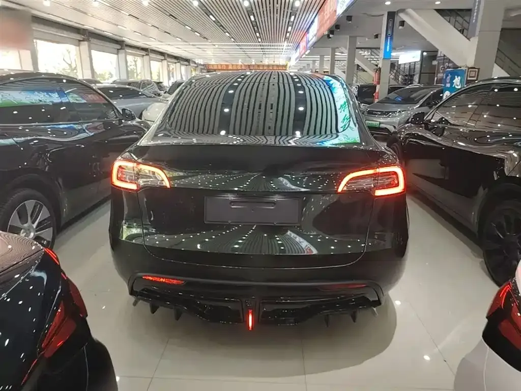 Tesla Model Y — фото 6