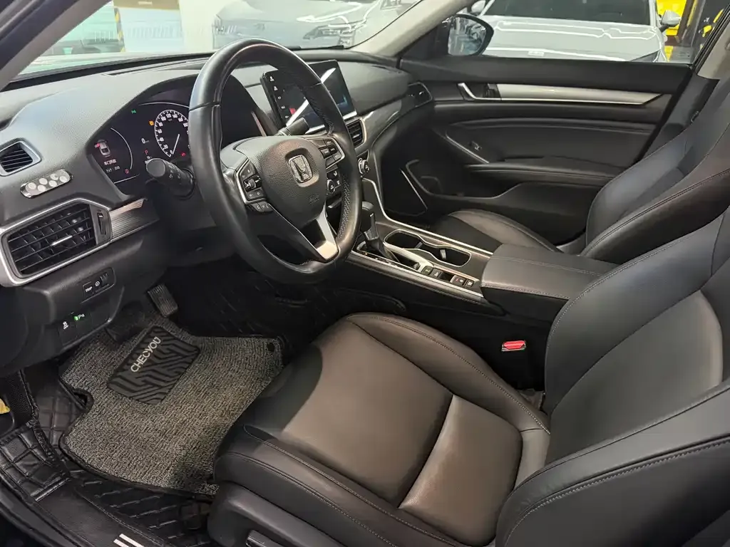 Honda Accord — фото 10